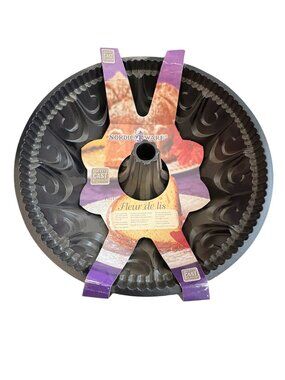 Nordic Ware Bundt Pan Fleur de lis Non Stick 12 Cup Capacity NEW 9"